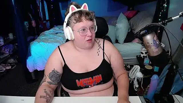 Snapshot of FatVeronica chatting on 01/18/25, 01:30 FatVeronica online show from 01/18/25, 01:30