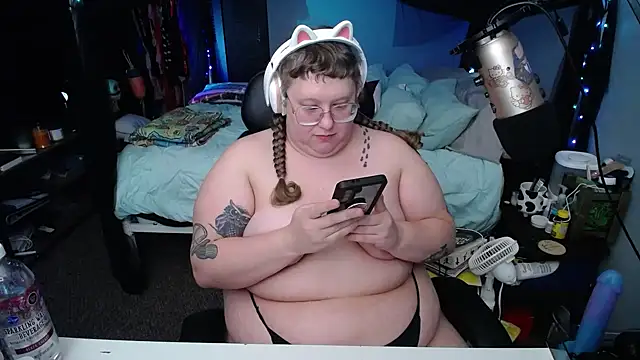 Snapshot of FatVeronica chatting on 02/20/25, 04:36 FatVeronica online show from 02/20/25, 04:36