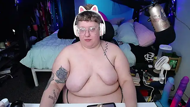 Snapshot of FatVeronica chatting on 03/11/25, 01:37 FatVeronica online show from 03/11/25, 01:37