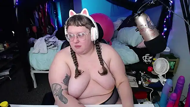 Snapshot of FatVeronica chatting on 03/12/25, 09:02 FatVeronica online show from 03/12/25, 09:02