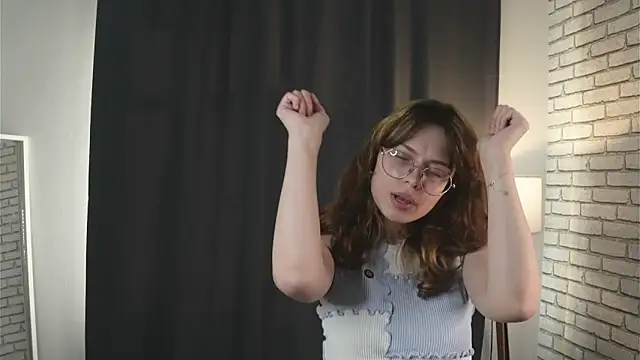 Snapshot of RominaPoli chatting on 04/28/26, 12:54 RominaPoli online show from 04/28/26, 12:54