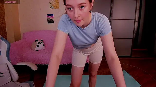 Snapshot of Ksuhesa chatting on 03/06/26, 08:11 Ksuhesa online show from 03/06/26, 08:11