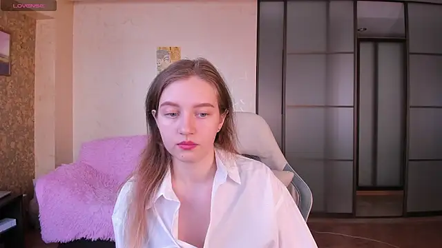 Snapshot of Ksuhesa chatting on 03/09/26, 08:07 Ksuhesa online show from 03/09/26, 08:07