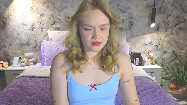 Snapshot of Aurora_Golden1 chatting on 11/19/25, 05:13 Aurora Golden1 online show from 11/19/25, 05:13