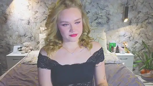 Snapshot of Aurora_Golden1 chatting on 12/01/25, 05:51 Aurora Golden1 online show from 12/01/25, 05:51