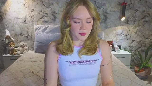 Snapshot of Aurora_Golden1 chatting on 01/09/26, 05:15 Aurora Golden1 online show from 01/09/26, 05:15