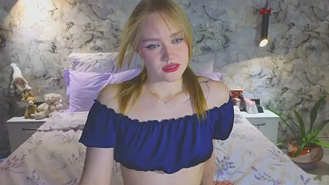 Snapshot of Aurora_Golden1 chatting on 01/12/26, 04:01 Aurora Golden1 online show from 01/12/26, 04:01