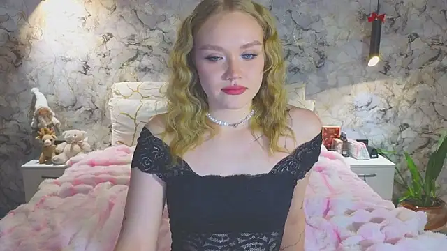 Snapshot of Aurora_Golden1 chatting on 01/17/26, 04:33 Aurora Golden1 online show from 01/17/26, 04:33