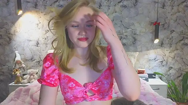 Snapshot of Aurora_Golden1 chatting on 01/19/26, 04:22 Aurora Golden1 online show from 01/19/26, 04:22