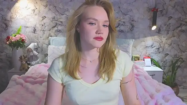 Snapshot of Aurora_Golden1 chatting on 02/05/26, 03:27 Aurora Golden1 online show from 02/05/26, 03:27