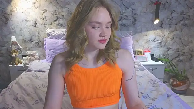 Snapshot of Aurora_Golden1 chatting on 03/20/26, 01:43 Aurora Golden1 online show from 03/20/26, 01:43