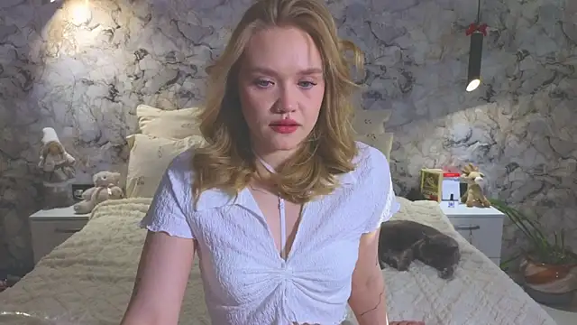 Snapshot of Aurora_Golden1 chatting on 04/01/26, 01:06 Aurora Golden1 online show from 04/01/26, 01:06