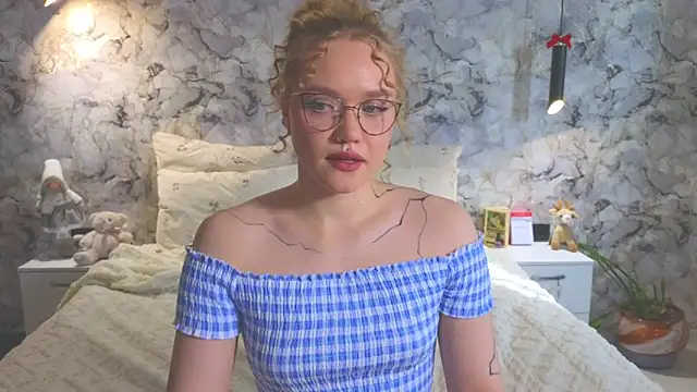 Snapshot of Aurora_Golden1 chatting on 04/05/26, 03:15 Aurora Golden1 online show from 04/05/26, 03:15