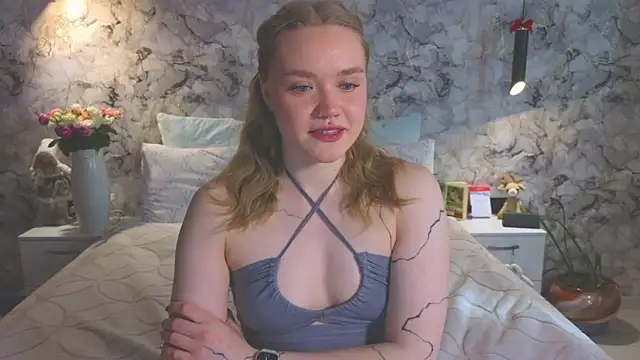 Snapshot of Aurora_Golden1 chatting on 04/15/26, 02:29 Aurora Golden1 online show from 04/15/26, 02:29