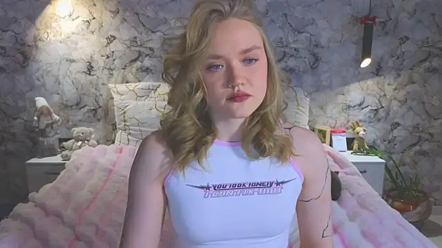 Snapshot of Aurora_Golden1 chatting on 04/23/26, 06:47 Aurora Golden1 online show from 04/23/26, 06:47