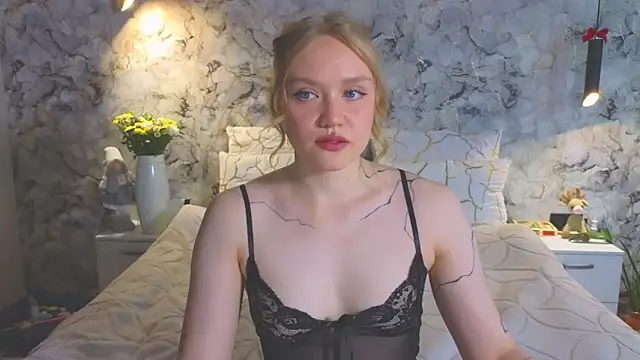 Snapshot of Aurora_Golden1 chatting on 06/14/26, 06:04 Aurora Golden1 online show from 06/14/26, 06:04