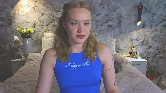 Snapshot of Aurora_Golden1 chatting on 06/15/26, 08:27 Aurora Golden1 online show from 06/15/26, 08:27
