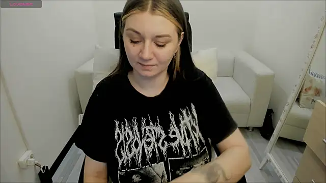 AlisaBacker online show from 01/24/25, 03:24