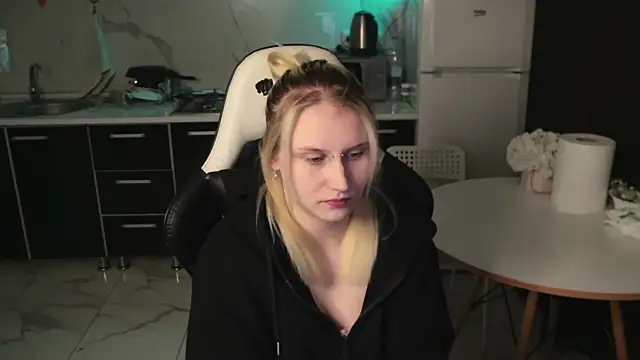 Snapshot of MertyXX chatting on 04/12/26, 09:09 MertyXX online show from 04/12/26, 09:09