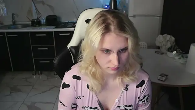 Snapshot of MertyXX chatting on 04/16/26, 09:04 MertyXX online show from 04/16/26, 09:04