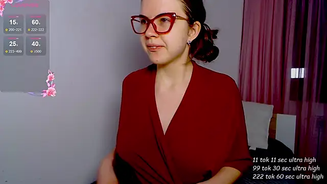 Snapshot of Sarah_HS chatting on 04/26/26, 05:21 Sarah HS online show from 04/26/26, 05:21