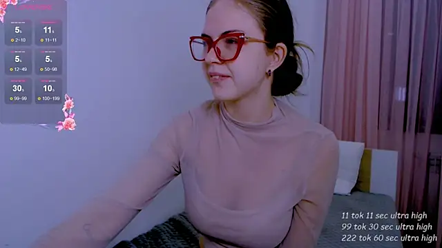 Snapshot of Sarah_HS chatting on 05/13/26, 06:38 Sarah HS online show from 05/13/26, 06:38