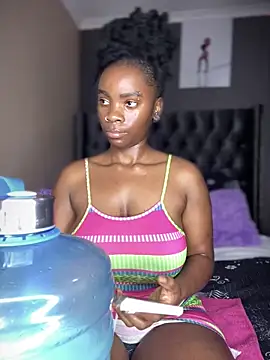 Snapshot of Candy-Heart chatting on 10/15/25, 04:45 Candy-Heart online show from 10/15/25, 04:45