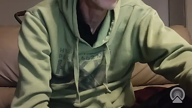 Snapshot of brenzs chatting on 11/20/25, 12:22 brenzs online show from 11/20/25, 12:22