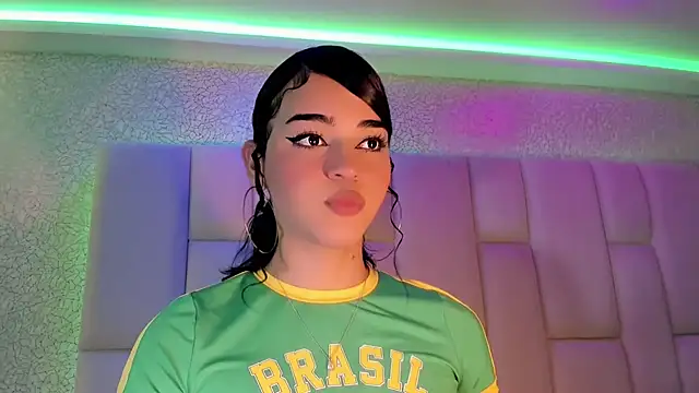 Snapshot of Summer_walkerr chatting on 01/20/25, 03:50 Summer walkerr online show from 01/20/25, 03:50