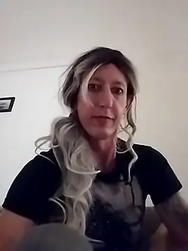 Snapshot of AlexiaXXL chatting on 03/10/26, 01:43 AlexiaXXL online show from 03/10/26, 01:43