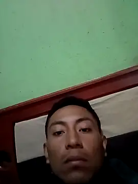 Snapshot of Robertoch chatting on 11/14/25, 01:32 Robertoch online show from 11/14/25, 01:32