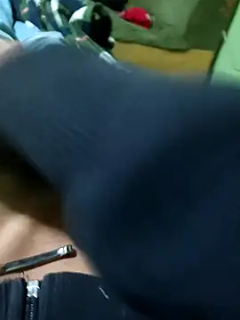 Snapshot of Robertoch chatting on 11/15/25, 10:37 Robertoch online show from 11/15/25, 10:37