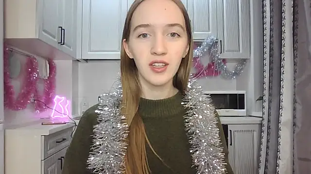 leslie my lovee online show from 12/21/24, 08:10