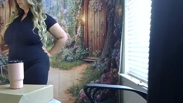 Snapshot of Paisleehaze chatting on 04/09/26, 02:55 Paisleehaze online show from 04/09/26, 02:55