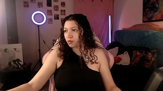 Snapshot of AllyDonfort chatting on 04/04/26, 11:24 AllyDonfort online show from 04/04/26, 11:24
