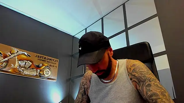 AronGrant online show from 12/04/25, 10:57