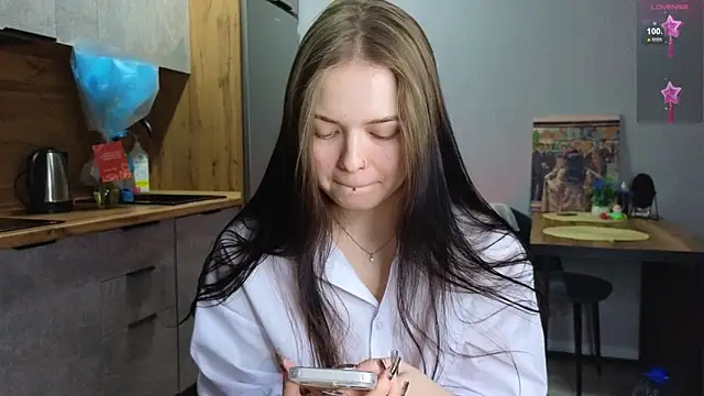 Snapshot of doll_lol_ chatting on 02/05/25, 06:04 doll lol online show from 02/05/25, 06:04