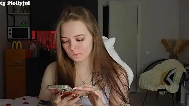 Snapshot of doll_lol_ chatting on 10/09/25, 05:55 doll lol online show from 10/09/25, 05:55