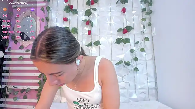 Miiaa doll online show from 01/24/25, 11:37