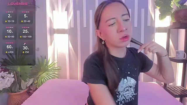 Miiaa doll online show from 03/21/25, 12:28