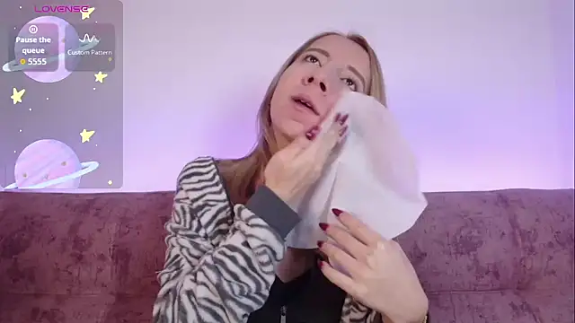 Miiaa doll online show from 09/22/25, 11:40