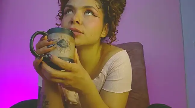 Snapshot of 420viol3ta_ chatting on 03/06/25, 05:46 420viol3ta online show from 03/06/25, 05:46