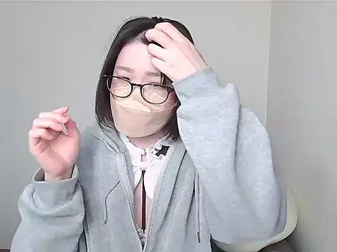 Snapshot of _NOA-chan_ chatting on 11/08/25, 03:12 NOA-chan online show from 11/08/25, 03:12