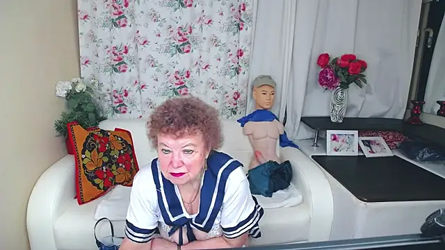 Snapshot of YourHotGranny chatting on 06/02/26, 10:39 YourHotGranny online show from 06/02/26, 10:39