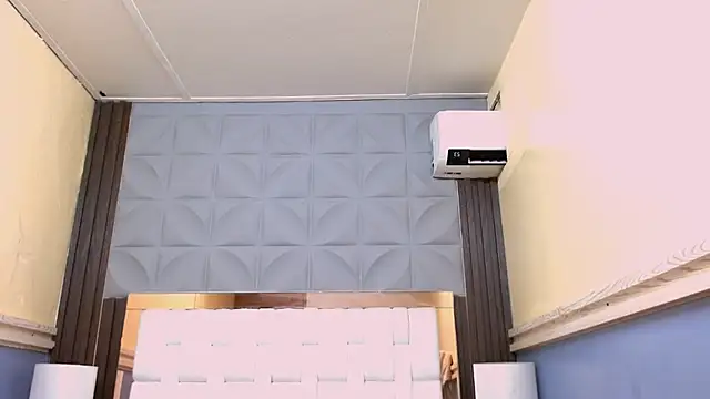 Snapshot of Nicole_Ramires chatting on 10/23/25, 04:28 Nicole Ramires online show from 10/23/25, 04:28