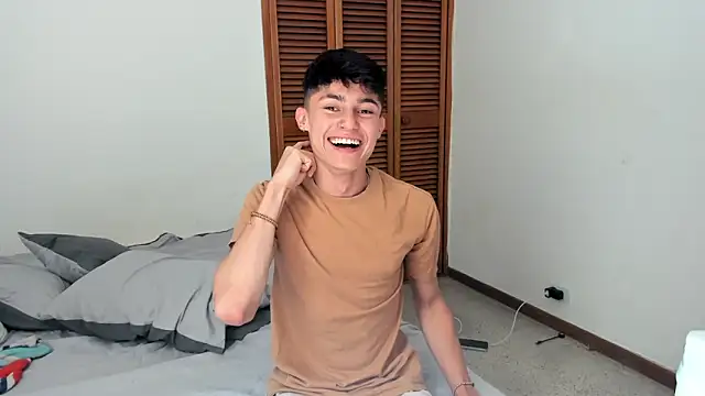 Snapshot of benavides_anthony chatting on 11/22/25, 06:29 benavides anthony online show from 11/22/25, 06:29