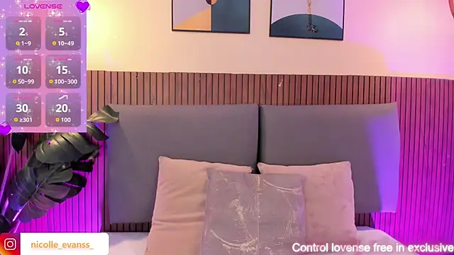 NicolleeEvanss online show from 04/28/26, 11:37