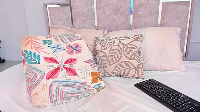 GabyyJones online show from 02/05/25, 11:44