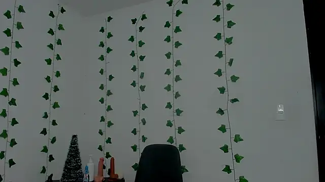 Snapshot of Miaa_Garcia chatting on 12/22/25, 10:18 Miaa Garcia online show from 12/22/25, 10:18