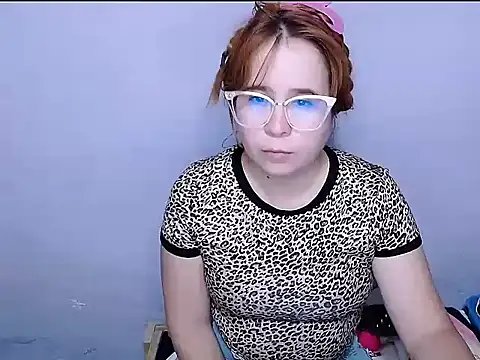 Snapshot of SubLayla01 chatting on 11/11/25, 05:57 SubLayla01 online show from 11/11/25, 05:57